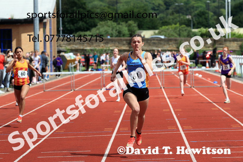 Hurdles, 2026 Northern Schools Inter Counties, Wentworth, Hexham. Photo: David T. Hewitson/Sports for All Pics